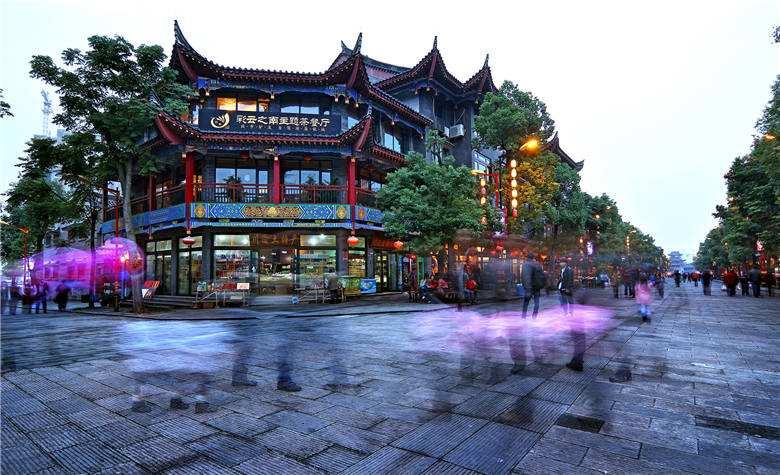 我为群众办实事 | 阻车阻“隐患” 东幸福街社区为居民的幸福生活添砖加瓦