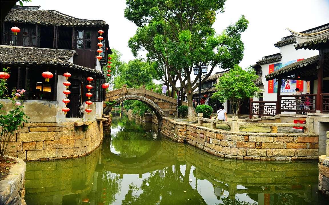 千架无人机“云端”迎新春